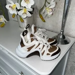 靴 LOUIS VUITTON ARCHILIGHT SNEAKER 35 1/2 Louis Vuitton - Black Women Casual Shoes | JHROP Preloved Luxury